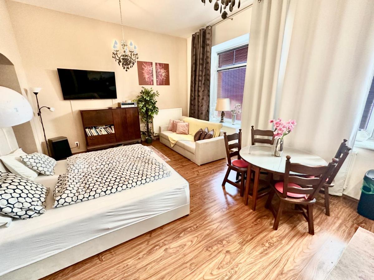 Home Away Main Square Apartment Poprad Dış mekan fotoğraf