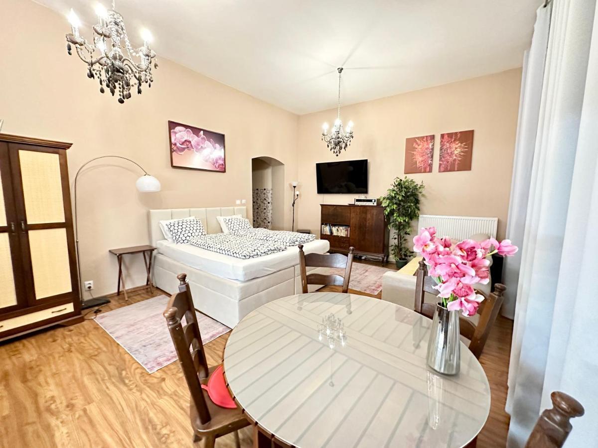 Home Away Main Square Apartment Poprad Dış mekan fotoğraf